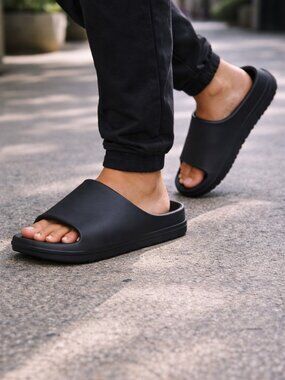 Adidas Yeezy Foam Runner “Onyx” – Size 12 (Men’s)